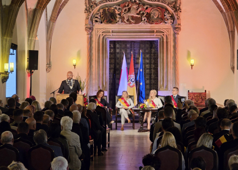 Święto Wrocławia. Pochód radnych Rady Miejskiej Wrocławia i uroczysta sesja [ZDJĘCIA] - 17