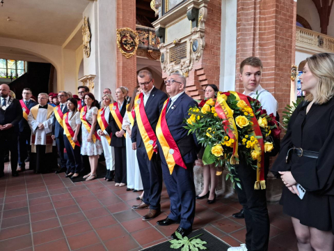Święto Wrocławia. Pochód radnych Rady Miejskiej Wrocławia i uroczysta sesja [ZDJĘCIA] - 0