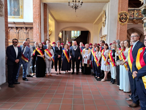 Święto Wrocławia. Pochód radnych Rady Miejskiej Wrocławia i uroczysta sesja [ZDJĘCIA] - 1