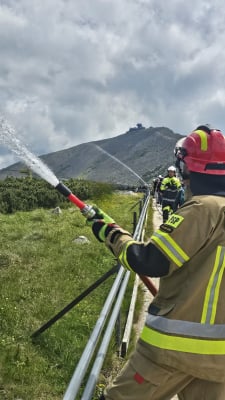 Strażacy w Karkonoskim Parku Narodowym. Służby ćwiczyły szybkie działania na wypadek pożaru [ZDJĘCIA] - 15
