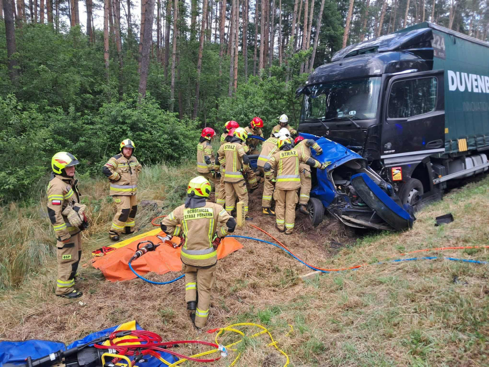 Śmiertelny wypadek w Ostrowinie. DK25 nieprzejezdna -  Tragiczny wypadek w Ostrowinie/ fot. KP PSP Oleśnica