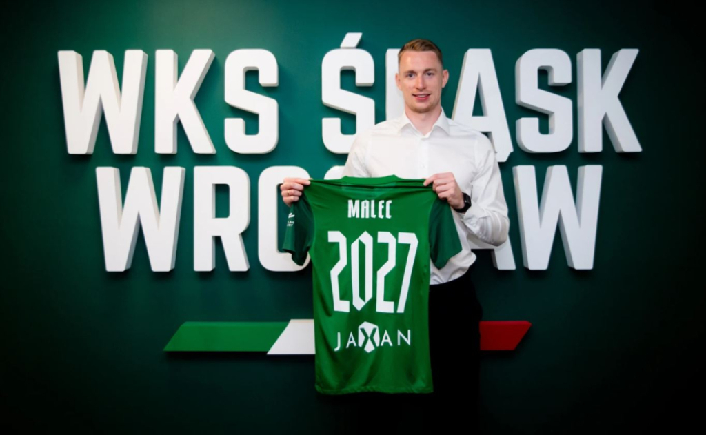 Śląsk ma nowego obrońcę. Wcześniej grał w Ekstraklasie - Mariusz Malec podpisał ze Śląskiem do końca czerwca 2027 roku - fot. Adriana Ficek/slaskwroclaw.pl