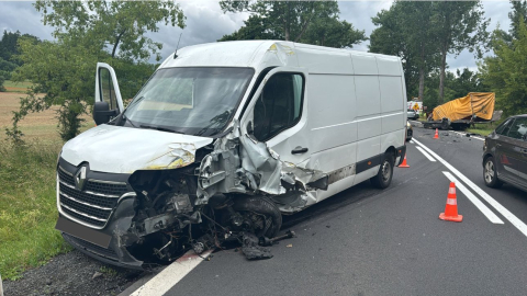 Zderzenie dwóch busów z pasażerami na trasie Bolków- Jelenia Góra. Droga jest zablokowana - 4