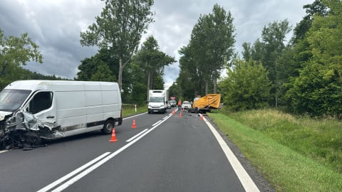 Zderzenie dwóch busów z pasażerami na trasie Bolków- Jelenia Góra. Droga jest zablokowana - 5