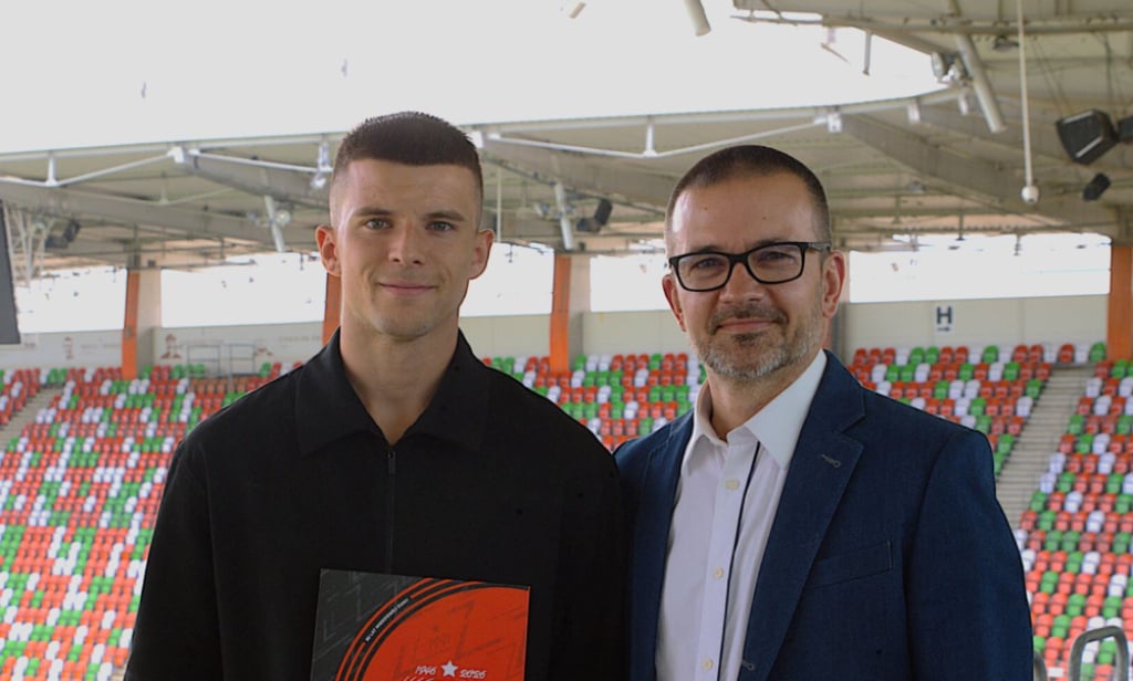 Jakub Sypek nowym zawodnikiem Zagłębia Lubin - Jakub Sypek (z lewej) po 3 latach wraca do Lubina - fot. zaglebie.com