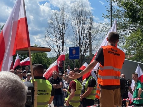„Tu jest Polska!”, „Stop masowej imigracji!”. Protest na moście granicznym w Zgorzelcu - 0