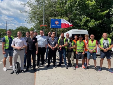 „Tu jest Polska!”, „Stop masowej imigracji!”. Protest na moście granicznym w Zgorzelcu - 1