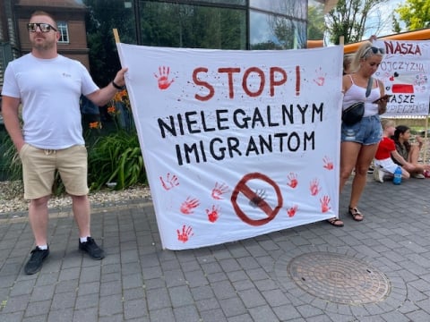 „Tu jest Polska!”, „Stop masowej imigracji!”. Protest na moście granicznym w Zgorzelcu - 3