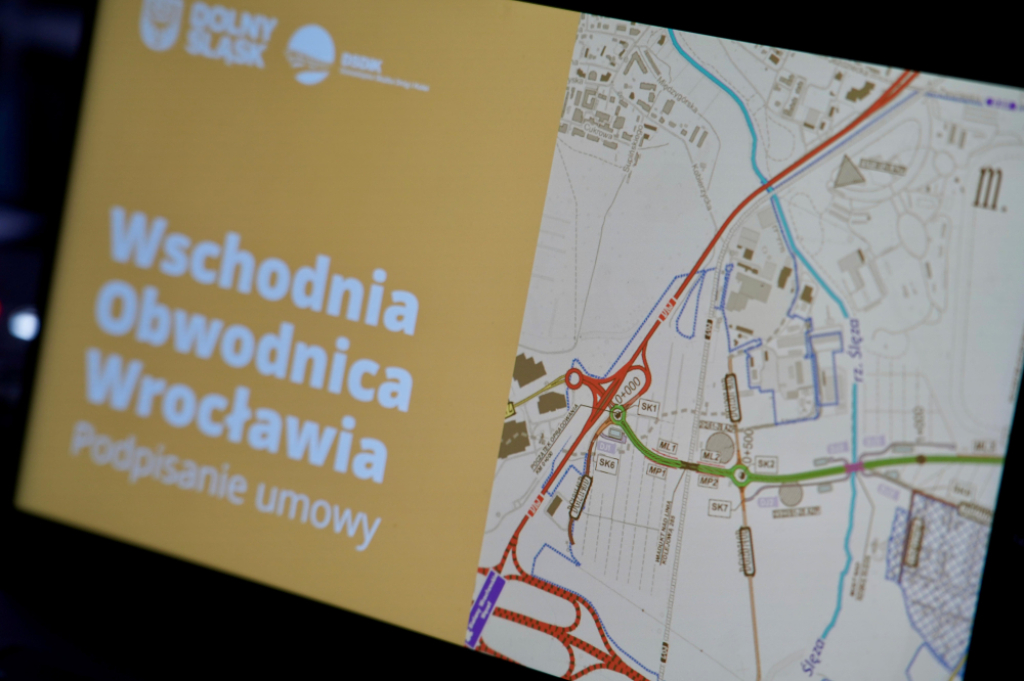 Kluczowa umowa podpisana. Po 20 latach Wschodnia Obwodnica Wrocławia zostanie ukończona - Podpisano umowę na budowę ostatniego odcinka Wschodniej Obwodnicy Wrocławia. Fot. Biuro Prasowe UMWD