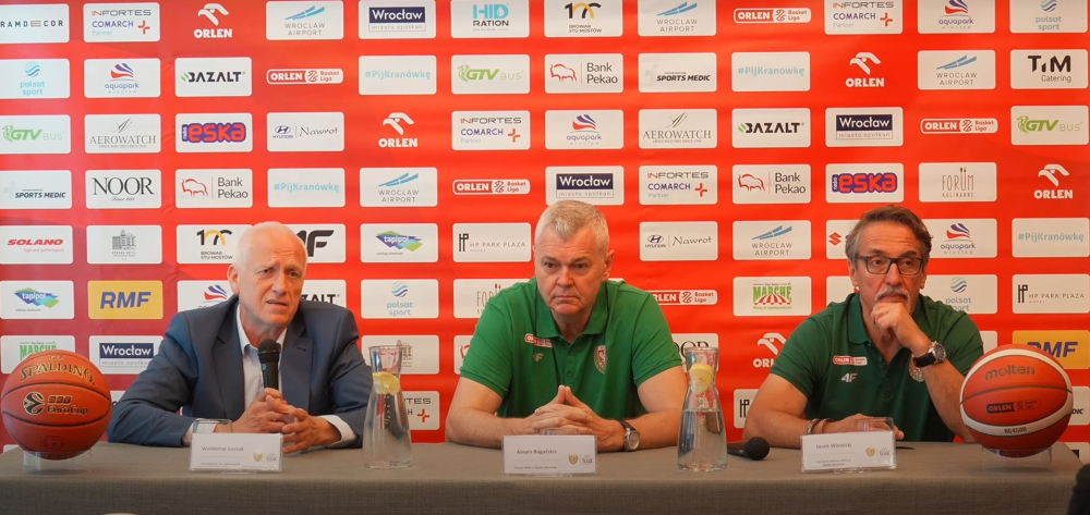 Śląsk Wrocław oficjalnie zaprezentował trenera - Konferencja prasowa nowego trenera koszykarzy Śląska Wrocław. Fot. ŚląskBaskeTV YouTube