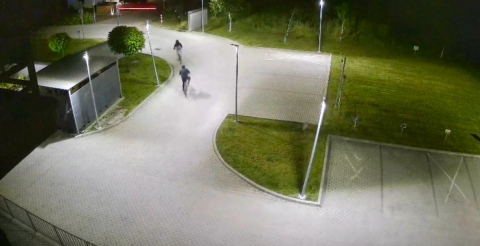 To już plaga! Złodzieje na rowerach okradają samochody na Ołtaszynie. Mieszkańcy mają dosyć, a policja uspokaja - 5