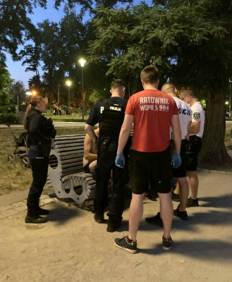 Pijany mężczyzna pływał w Odrze obok Wyspy Słodowej. Interweniowała policja i WOPR - 2