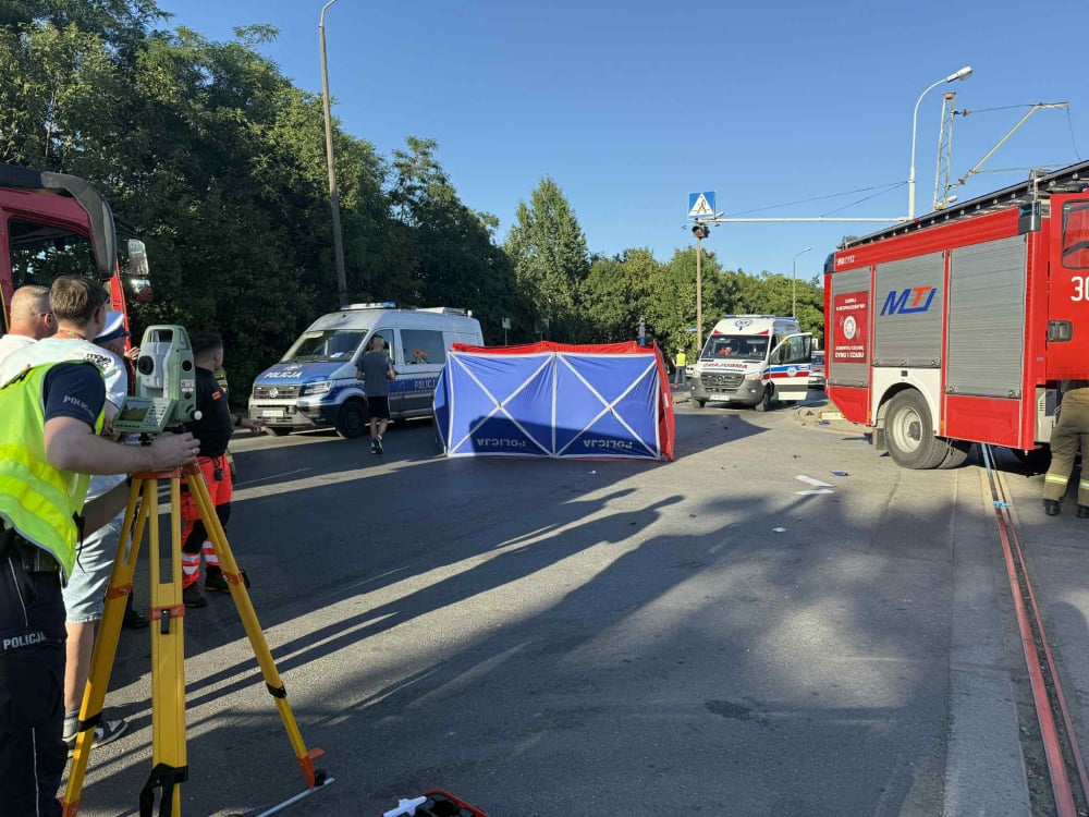 Śmiertelny wypadek motocyklisty na ulicy Kosmonautów we Wrocławiu - Śmiertelny wypadek motocyklisty we Wrocławiu. Fot. Maciej Krawczyk