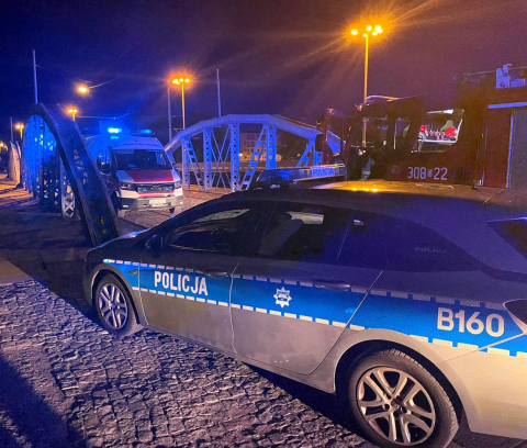 Kolejna pijana osoba pływała w Odrze. Służby interweniowały w środku nocy - 3