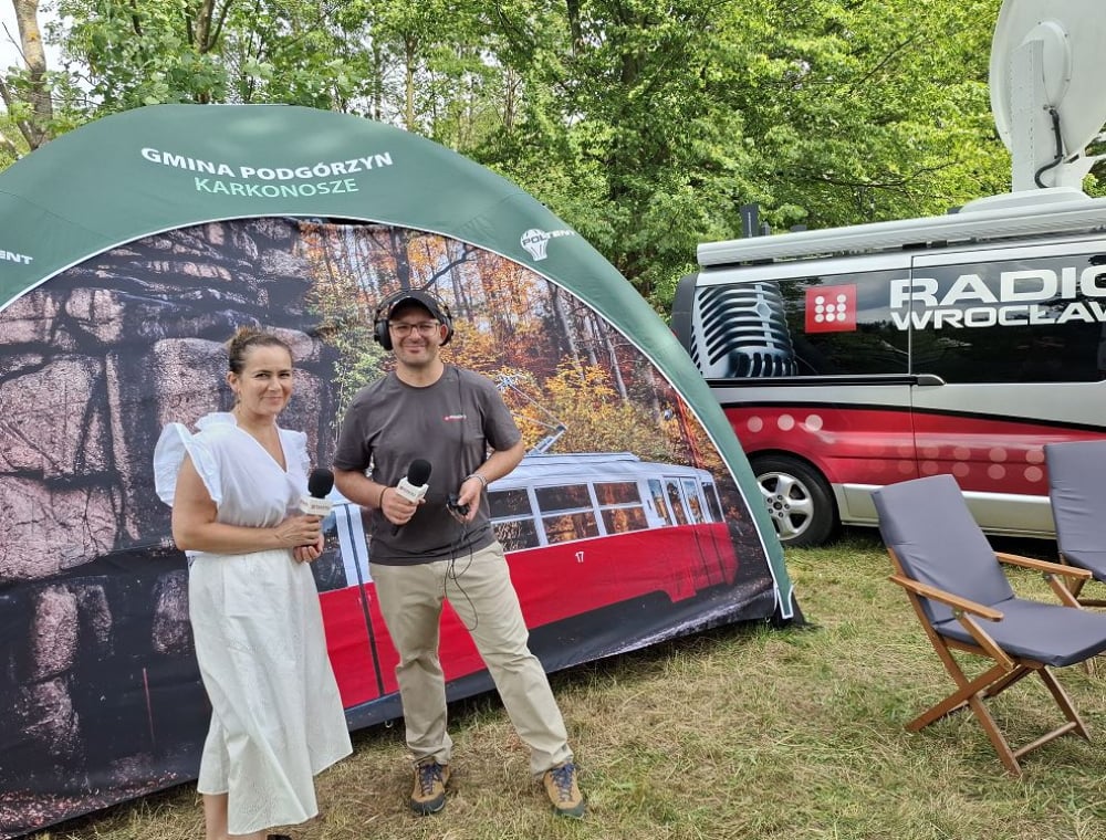 Poezja i muzyka u podnóża gór. Festiwal „Gitarą i… – borowickie spotkania z poezją śpiewaną” – Festiwal „Gitarą i… – borowickie spotkania z poezją śpiewaną”. Fot. Joanna Mazurek