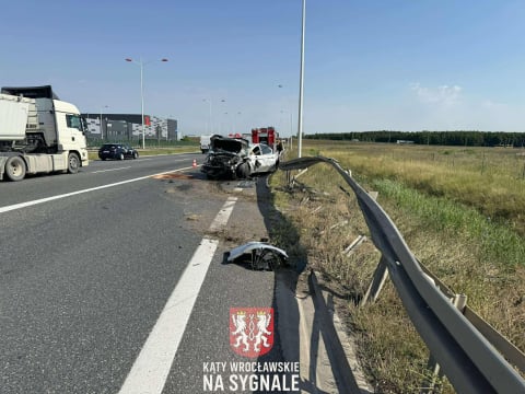 Poważny wypadek na AOW. Dwie osoby w szpitalu po zderzeniu [ZDJĘCIA] - 5