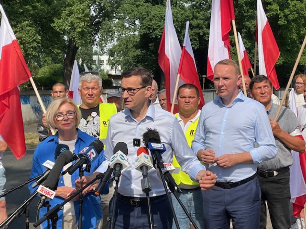 Morawiecki ostro o sytuacji na granicy: „Sami nawarzyliście piwa – teraz je wypijcie” - Sytuacja na granicy: Morawiecki żąda dymisji i reakcji rządu /fot. Jakub Thauer