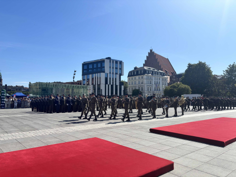 Absolwenci Akademii Wojsk Lądowych otrzymali promocję na I stopień oficerski - 1