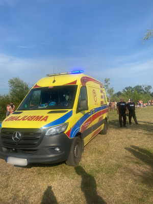 Dramatyczne sceny na kąpielisku pod Wrocławiem. 17-latek skakał do wody mimo zakazu, interweniował helikopter LPR - 1