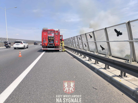 Pożar samochodu osobowego na AOW. Z pojazdu niewiele zostało [ZDJĘCIA] - 5