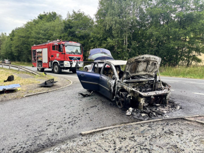 Kolejny pożar samochodu na Dolnym Śląsku. Tym razem auto spłonęło na drodze krajowej numer 8