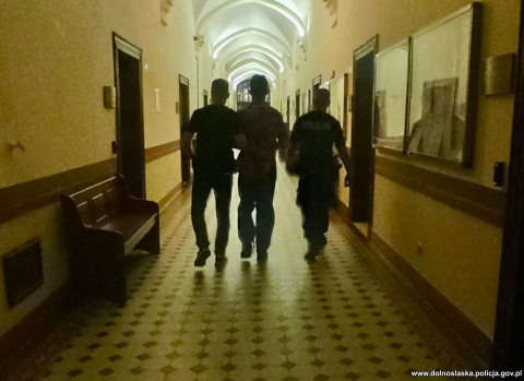 Miał przy sobie prawie kilogram narkotyków, próbował uciec policjantom. 26-latek tymczasowo aresztowany - 2