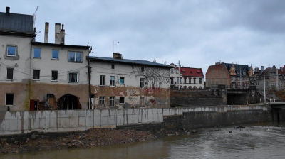 Wykupy nieruchomości zniszczonych przez pow&oacute;dź. Przez brak rzeczoznawc&oacute;w, nie ma mowy o wycenach