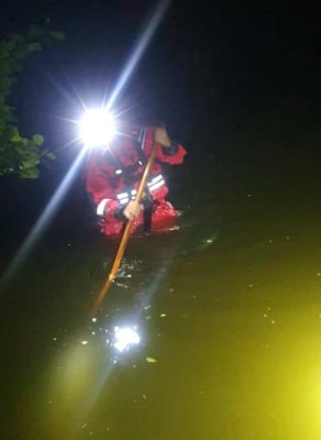 Tragiczny finał poszukiwań we Wrocławiu. Znaleziono ciało w stawie na Królewieckiej - 0
