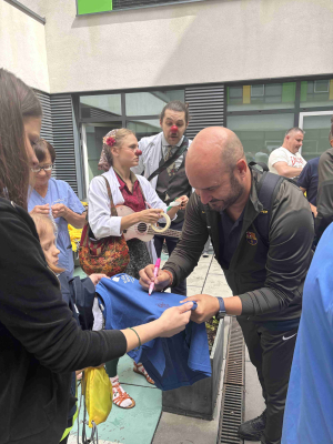 Byli piłkarze Barcelony w Przylądku Nadziei! To było wyjątkowe spotkanie z dziećmi [ZDJĘCIA] - 4