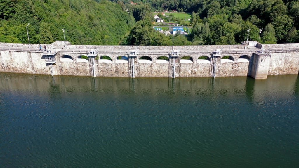 Zwiększony zrzut wody z Jeziora Bystrzyckiego. Jak wygląda sytuacja na zbiornikach w regionie? - Zwiększono zrzut wody z Jeziora Bystrzyckiego. Zdjęcie archiwalne. Fot. Radosław Bugajski