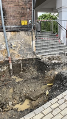 Ponad 40 osób ewakuowanych ze szpitala w Bolesławcu! Wyciek gazu podczas remontu [ZDJĘCIA] - 8