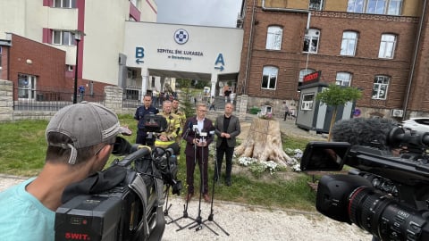 Ponad 40 osób ewakuowanych ze szpitala w Bolesławcu! Wyciek gazu podczas remontu [ZDJĘCIA] - 1