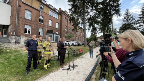 Ponad 40 osób ewakuowanych ze szpitala w Bolesławcu! Wyciek gazu podczas remontu [ZDJĘCIA] - 2