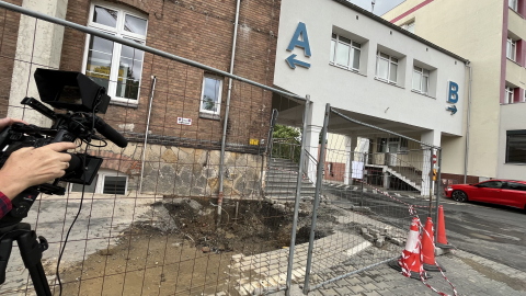 Ponad 40 osób ewakuowanych ze szpitala w Bolesławcu! Wyciek gazu podczas remontu [ZDJĘCIA] - 5