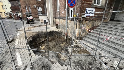 Ponad 40 osób ewakuowanych ze szpitala w Bolesławcu! Wyciek gazu podczas remontu [ZDJĘCIA] - 6