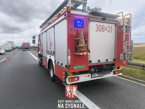 Groźny wypadek na S8 pod Wrocławiem. Auto zmiażdżone po uderzeniu w ciężarówkę [ZDJĘCIA] - 7
