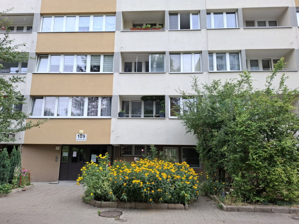 Winda w 11-piętrowym budynku nie działa od dwóch tygodni. Mieszkańcy nie wiedzieli, że muszą oddać głos ws. remontu - Mieszkańcy 11-piętrowego bloku przy Powstańców Śląskich czekają na remont windy. Fot: Mirosława Kuczkowska/Radio Wrocław