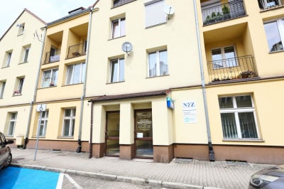 Mniejsze kolejki do urologa w Bolesławcu? Szpital św. Łukasza zatrudnił siedmiu nowych specjalist&oacute;w