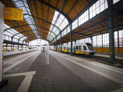 Kł&oacute;tnia o linię kolejową Legnica-Złotoryja. Prace wstrzymano - czy projekt ma kardynalne błędy?