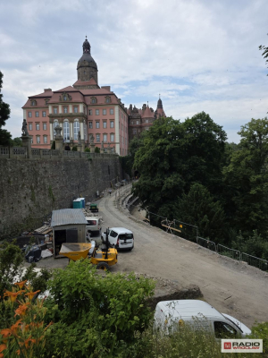 Trwa odbudowa murów okalających Zamek Książ. Rok temu ogromny fragment konstrukcji spadł na ziemię - 0