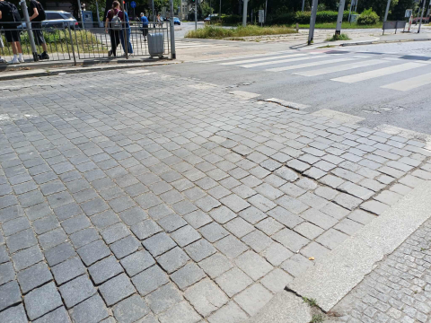 Rozpoczyna się remont nawierzchni na ul. Powstańców Śląskich. Duże zmiany w organizacji ruchu we Wrocławiu - 2
