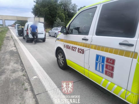 Zderzenie dwóch samochodów na autostradzie A4. Wielokilometrowe korki w kierunku Wrocławia - 1