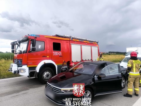 Zderzenie dwóch samochodów na autostradzie A4. Wielokilometrowe korki w kierunku Wrocławia - 2