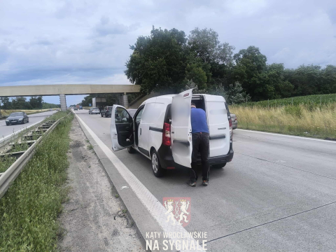 Zderzenie dwóch samochodów na autostradzie A4. Wielokilometrowe korki w kierunku Wrocławia - 3