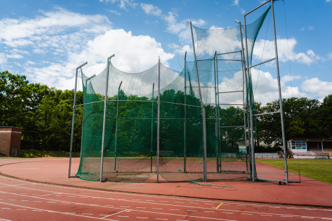 Stadion lekkoatletyczny na Paderewskiego od lat niszczeje. Festiwal ZORZA jeszcze pogorszył sytuację [ZDJĘCIA] - 8