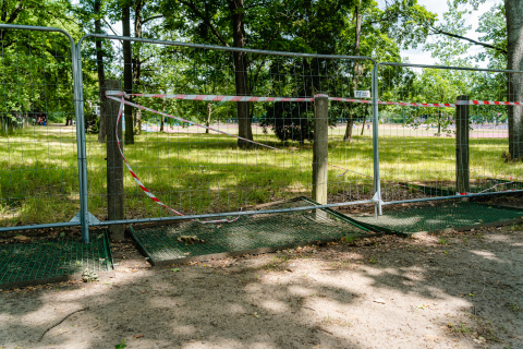 Stadion lekkoatletyczny na Paderewskiego od lat niszczeje. Festiwal ZORZA jeszcze pogorszył sytuację [ZDJĘCIA] - 19