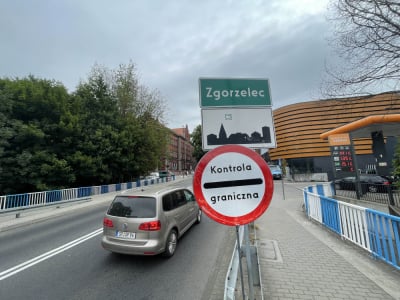 &bdquo;Jest lepiej, niż się spodziewaliśmy&rdquo;. Kontrole na granicy oszczędziły Zgorzelec, ale nie Jędrzychowice