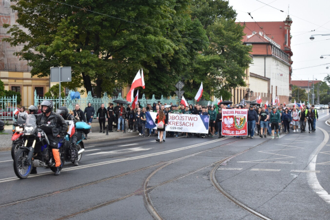 Rocznica krwawej niedzieli na Wołyniu. Na Marszu Pamięci we Wrocławiu padały antyukraińskie hasła - 1