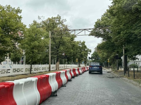Tak wygląda zrywanie kostki na ul. Powstańców Śląskich. Wrocławianie walczyli o to od lat - 0