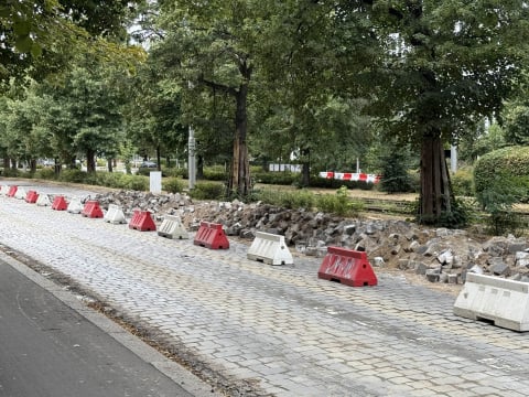 Tak wygląda zrywanie kostki na ul. Powstańców Śląskich. Wrocławianie walczyli o to od lat - 2